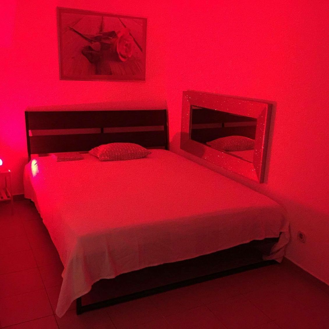 Massageraum mit Bett